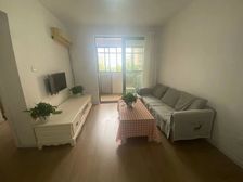 新出房源!!本小区一房能改两房,视野采光非常好,商场对面