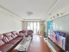 繁华地段 临近步行街 叔叔置换急抛 |北露台20平 业主急售