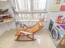 主卧朝南,环境优美,采光充足,精装修