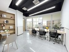 中华广场地铁上盖。1号线写字楼精装修拎包入驻可注册!