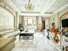 铂宫别墅东区 车库可以停6辆车位置 精装修有电梯