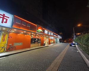 东城 餐饮旺铺 单价两万 12米展示面 可以个人 带有车位