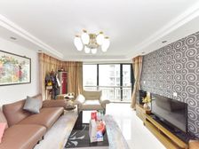 轻轨洋房 房东诚心出售 中层楼 出门轻轨,全明户型看房随时