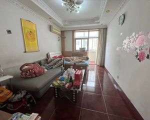 昌平商业街,两居室客厅,首付15万,位置安静,实景拍摄,急售