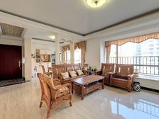 中间楼层,看泳池小区花园,安静不吵,装修保养很好