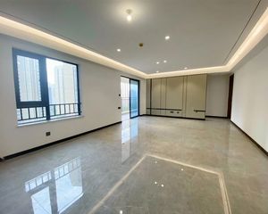 中寰 次新小区 有电梯 产权清晰 近医院 近地铁