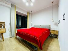 新上!陈家坪轻轨站旁,次新小区,装修 的三房,业主安心卖