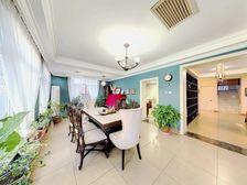 二期南入户,地上三层,550平+200平花园,南侧西侧无遮挡