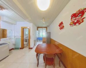 陆小 肆拾伍 双本大院 市政供暖 好停车 学校对面 目送上学