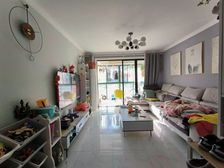 业主置换新房,急需资金出售,南北通透,送两个小车库,随时看房