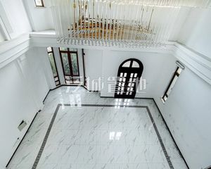 京基鹭府科技城旁西边户 院300平带电梯 挑空厅 3车位