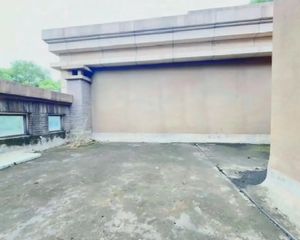 业主出国急卖,联排端户 正朝南 东区安静不临街