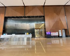 低于市场价5000 三地铁口 公摊百分之十二 层高4.5米