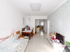 此房中楼层,视野开阔,采光充足,南边繁花