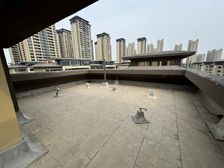 洋房顶楼带大露台,可居家烧烤,电梯入户!