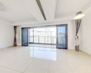 吉宝凌云峰阁3室2厅东南