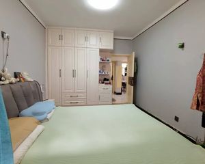 花园里小区 3室2厅 南 北