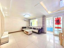 全明户型三室两卫!带车位储藏室!全天采光 随时钥匙看房!急售