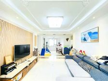 精装修大三房 小区中心位置送小车库 外国语书包随时看房