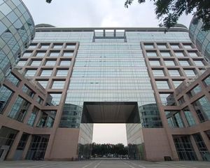西二环庄胜广场|2650㎡整层写字楼带26个房本!产权清晰