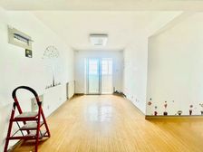 新上三室yu英电梯首付少采光很好随时看