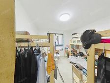 新上原始两房一厅,好房寻求有缘客户,双子塔脚下,双轨交会!