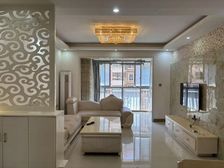 富临锦江大两房 保养八成新 中间楼层 下楼就是沿江风光带