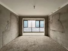 金龙绿城 高档小区 一梯一户 大平层 四室 带独立车位一个!