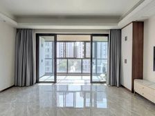 急售房东诚心 精装修房东一天未住 带车位 包税 随时看房