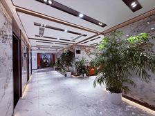 3元出租:大望路精装办公室621㎡,正对电梯,租房万元