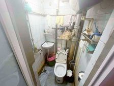 新开里低楼层两室南北通透户型 满五 商业配套成熟 价格可谈