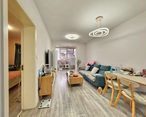 文庙前街75号 文翁石室旁,配套成熟,出行方便,户型方正