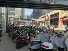 老城区地铁口做网吧的房东赠几百平露台电梯汇力7个