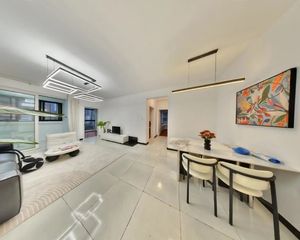 五彩城 3室1厅 东南