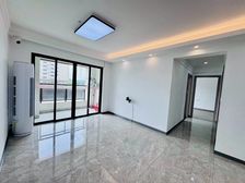 市中心,近江边,近顺盈人医(全新精装没住)爽快送车位