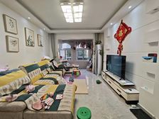 产权清晰 精装修 居住密度低 楼龄新 小三居 南北通透