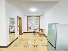 香木林花园 套二带花园 中装 户型方正 随时看房