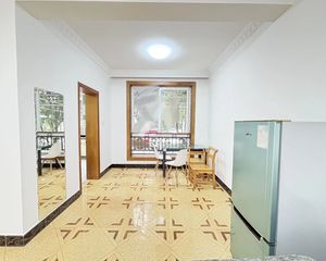 香木林花园 套二带花园 中装 户型方正 随时看房
