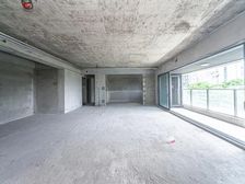 毛坯大5房,位置安静,可自行设计