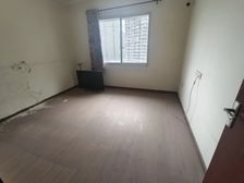 人和该 四室一厅 135万元出售