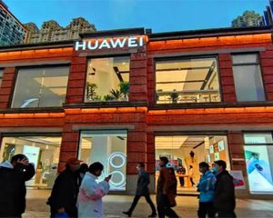 8年租约丶单价1.7万丶层高8.4米丶带车位丶临地铁丶个人买