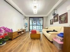 新出急售+靠近地铁+南北通透带车位+价格可谈+满五惟壹有钥匙