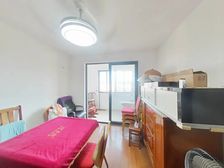 馨汇佳苑 顶楼带阁楼 房东诚心出售 小区中间位置 看房随时