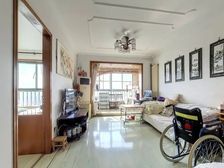 宁馨苑电梯房 一梯三户 卧室和客厅全部朝南 大落地窗全天采光