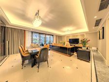 西派城B区 4室2厅 西北