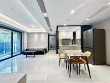 带车位的横厅拎包入住 地铁和永辉就在家门前 生活方便的很