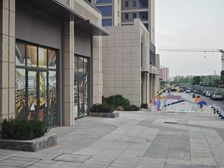 一万多人小区就五套临街单一层现铺! 门口就是学校!交付两年了
