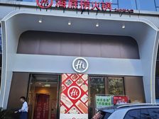 迎泽大街地铁口 门头二十米!独立电梯 背靠吾悦广场 可餐饮