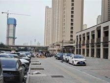 四十多栋住宅 前后开门通小区 门头八米可分租三家 年收8万起