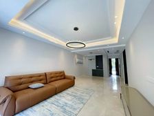 渝北服装大道全新精装别墅带大花园可以拎包入住